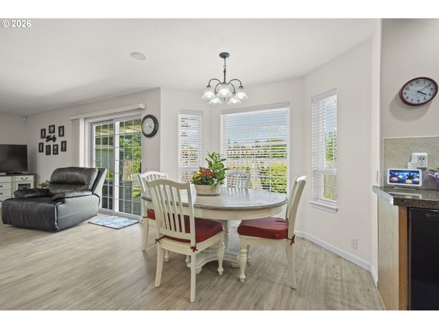 1820 N LAURELWOOD Loop, Canby, OR 97013