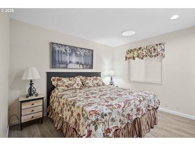 1820 N LAURELWOOD Loop, Canby, OR 97013