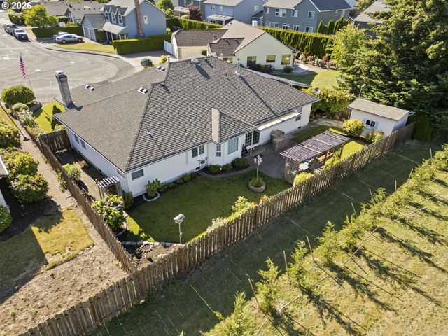 1820 N LAURELWOOD Loop, Canby, OR 97013