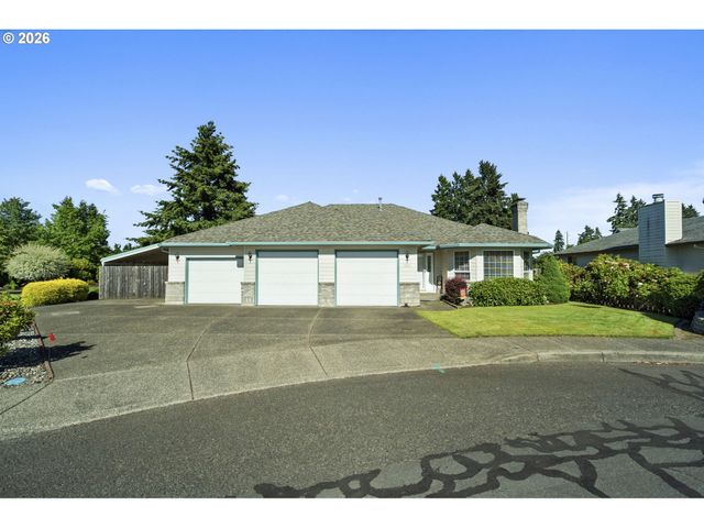 1820 N LAURELWOOD Loop, Canby, OR 97013