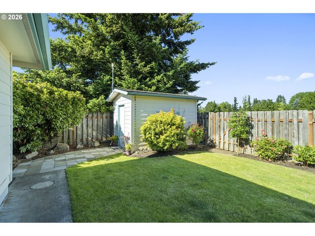 1820 N LAURELWOOD Loop, Canby, OR 97013