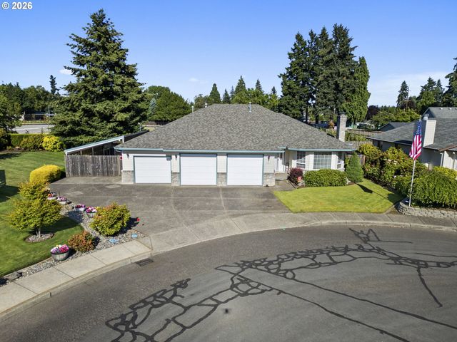 1820 N LAURELWOOD Loop, Canby, OR 97013
