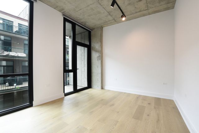 111 S PEORIA Street 302, Chicago, IL 60607