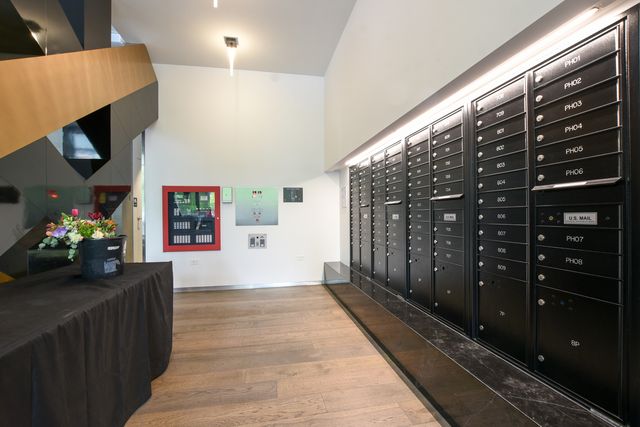 111 S PEORIA Street 302, Chicago, IL 60607