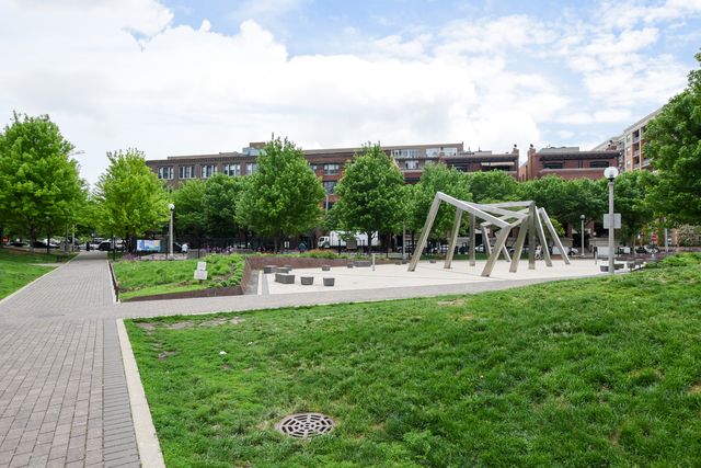 111 S PEORIA Street 302, Chicago, IL 60607