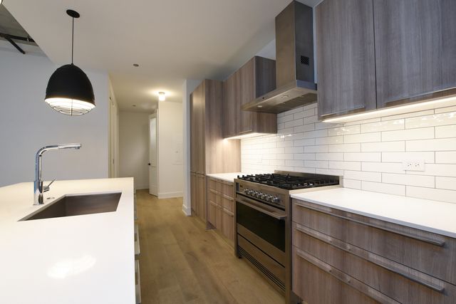 111 S PEORIA Street 302, Chicago, IL 60607