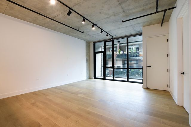 111 S PEORIA Street 302, Chicago, IL 60607