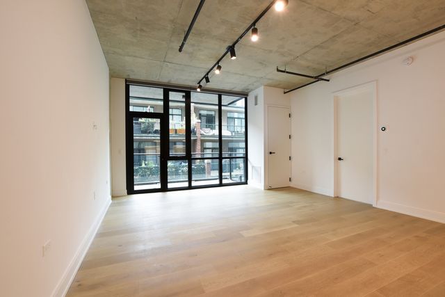 111 S PEORIA Street 302, Chicago, IL 60607