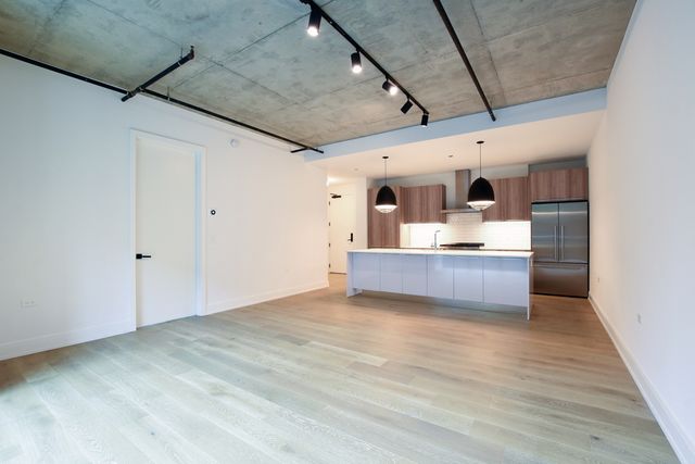 111 S PEORIA Street 302, Chicago, IL 60607