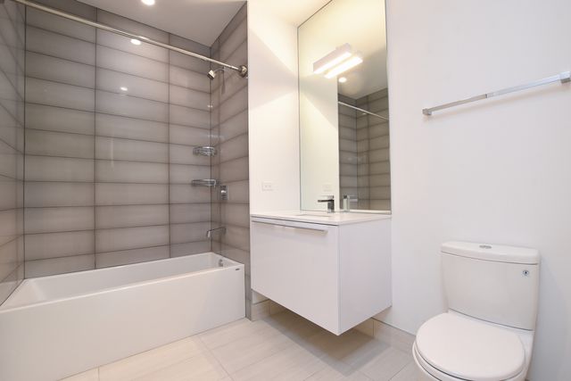 111 S PEORIA Street 302, Chicago, IL 60607