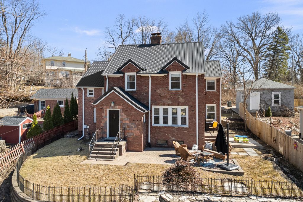 1435 Jersey Ridge Road, Davenport, IA 52803