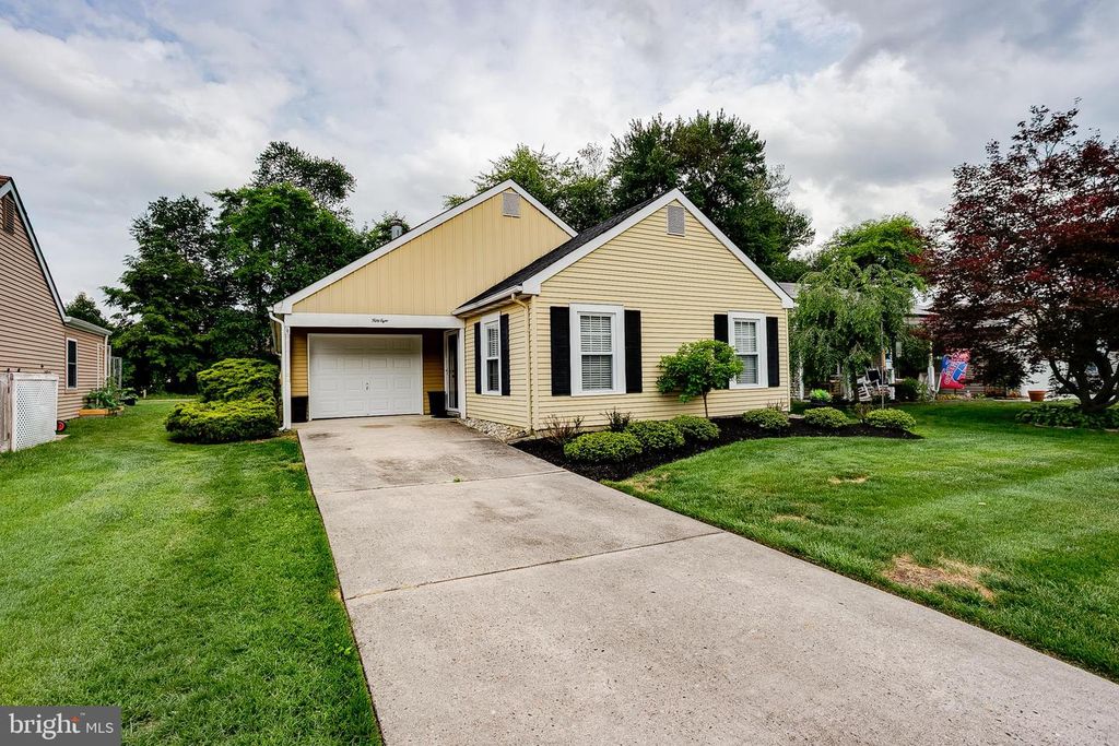 58 SHEFFIELD PL, Southampton, NJ 08088