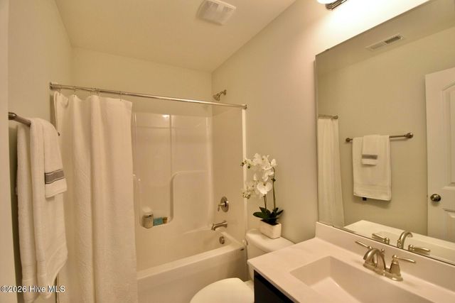 100 S Bandwheel Way, Hampstead, NC 28443