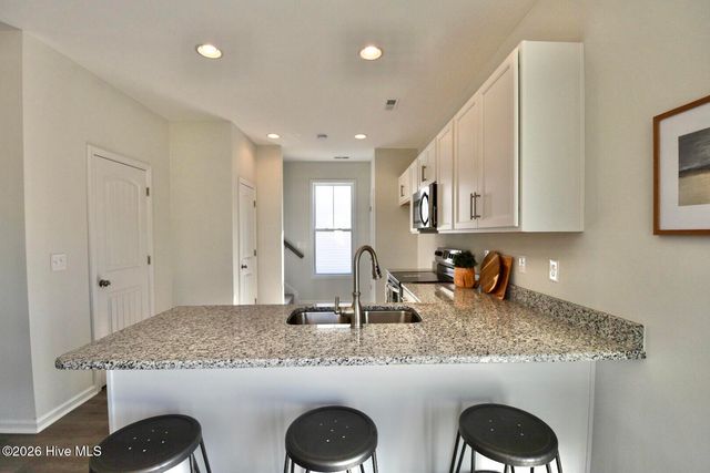 100 S Bandwheel Way, Hampstead, NC 28443