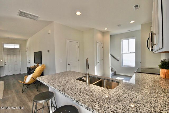 100 S Bandwheel Way, Hampstead, NC 28443