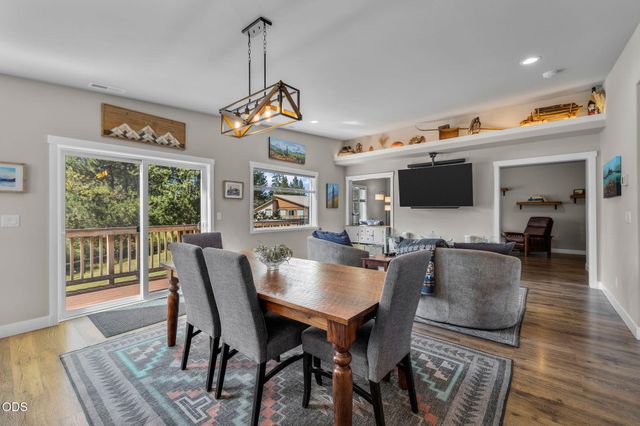 16732 Contorta Place, La Pine, OR 97739