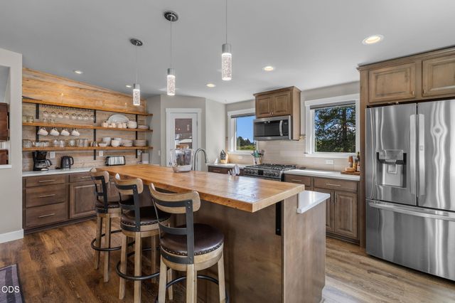 16732 Contorta Place, La Pine, OR 97739