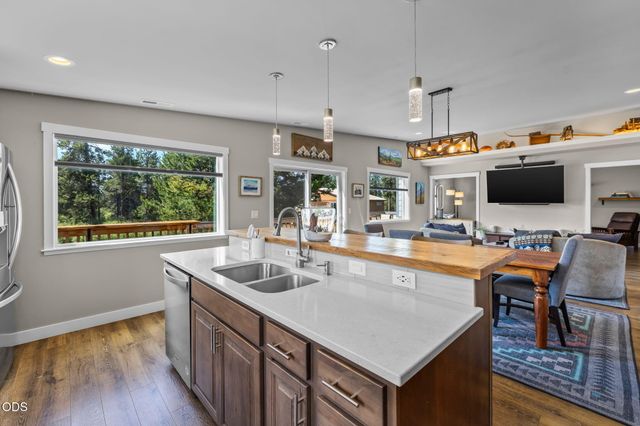 16732 Contorta Place, La Pine, OR 97739