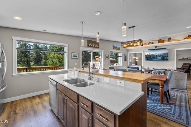 16732 Contorta Place, La Pine, OR 97739