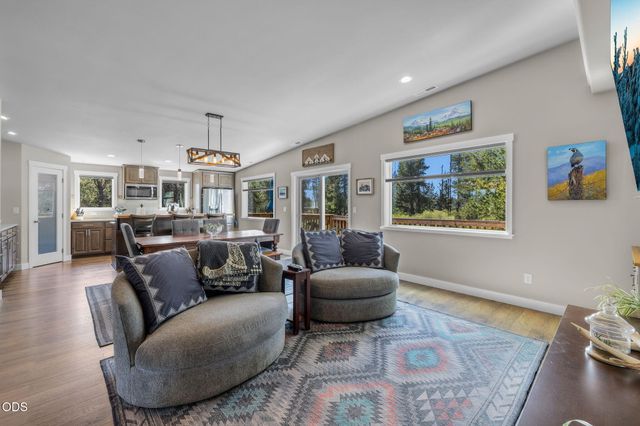 16732 Contorta Place, La Pine, OR 97739