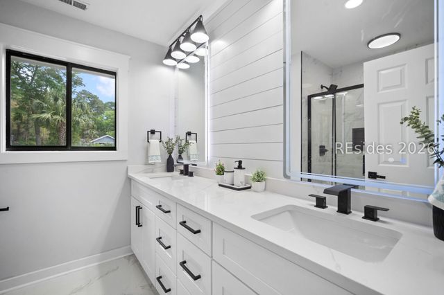 2 Fishermans Bend Ct, Hilton Head Island, SC 29926