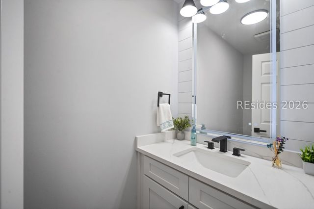 2 Fishermans Bend Ct, Hilton Head Island, SC 29926