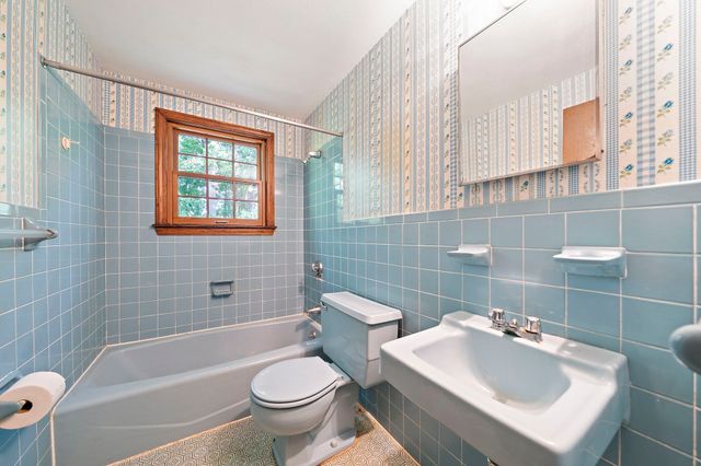 215 Bay State Cir, Hanson, MA 02341