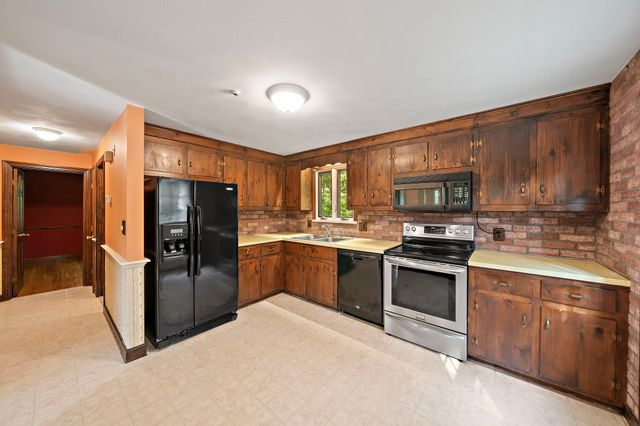 215 Bay State Cir, Hanson, MA 02341