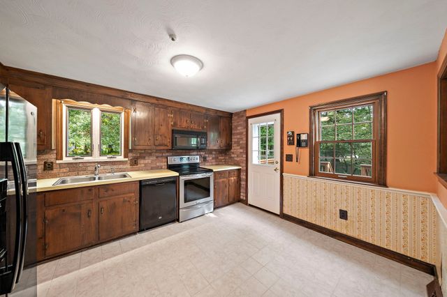 215 Bay State Cir, Hanson, MA 02341
