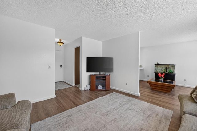 5645 Woodforest, Sacramento, CA 95842