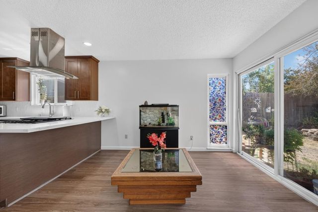 5645 Woodforest, Sacramento, CA 95842