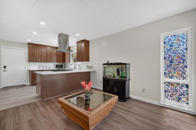 5645 Woodforest, Sacramento, CA 95842