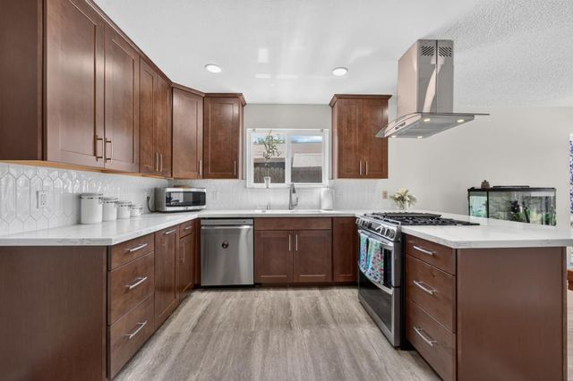 5645 Woodforest, Sacramento, CA 95842