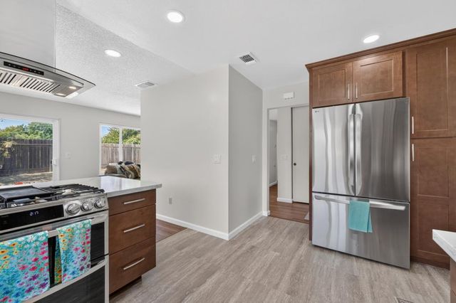 5645 Woodforest, Sacramento, CA 95842