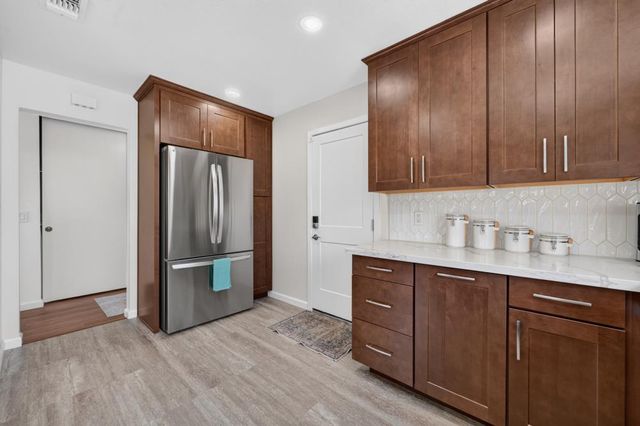5645 Woodforest, Sacramento, CA 95842
