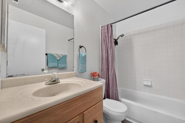 5645 Woodforest, Sacramento, CA 95842
