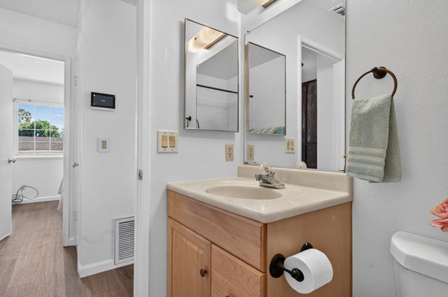 5645 Woodforest, Sacramento, CA 95842