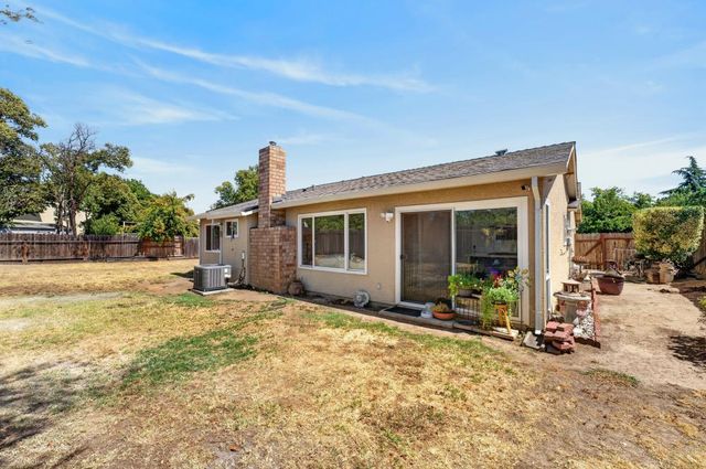 5645 Woodforest, Sacramento, CA 95842