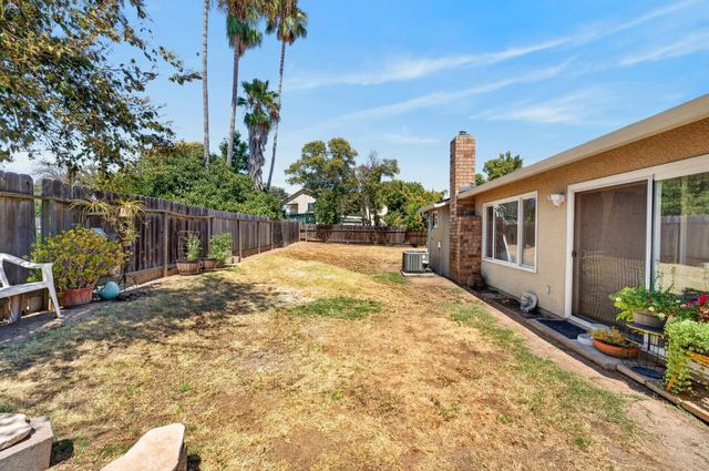 5645 Woodforest, Sacramento, CA 95842