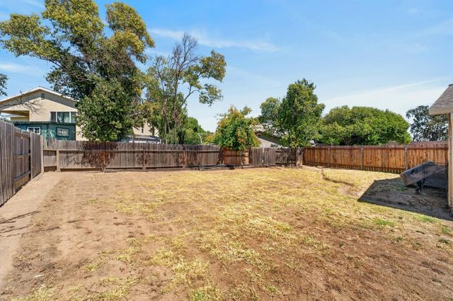 5645 Woodforest, Sacramento, CA 95842