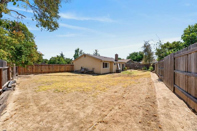 5645 Woodforest, Sacramento, CA 95842