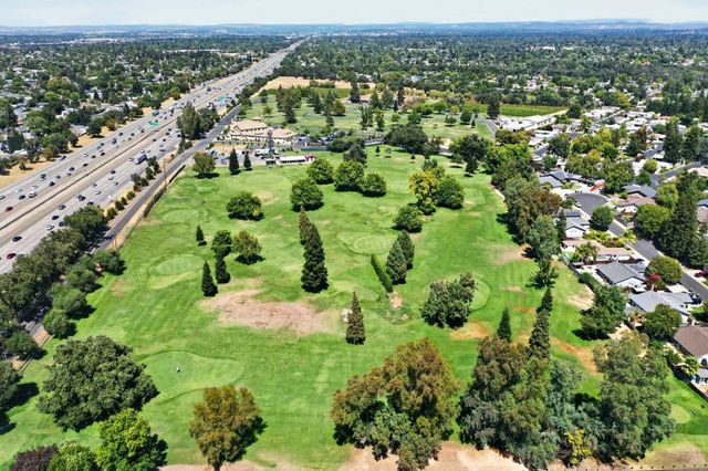5645 Woodforest, Sacramento, CA 95842