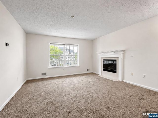 151 Prestwick Way 151, Edison, NJ 08820