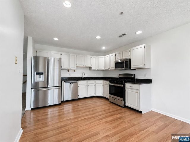 151 Prestwick Way 151, Edison, NJ 08820
