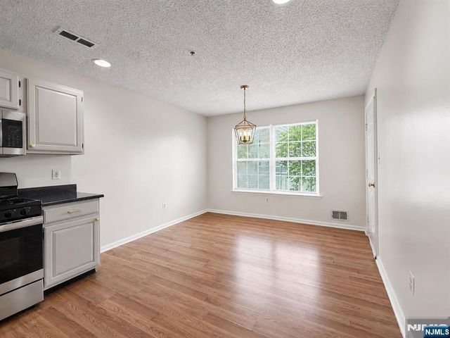 151 Prestwick Way 151, Edison, NJ 08820