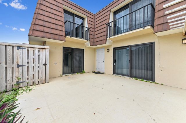 2523 25th Lane, Palm Beach Gardens, FL 33418