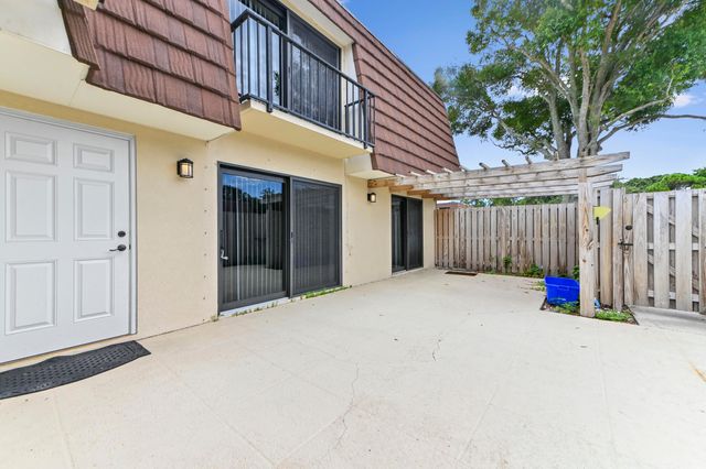 2523 25th Lane, Palm Beach Gardens, FL 33418