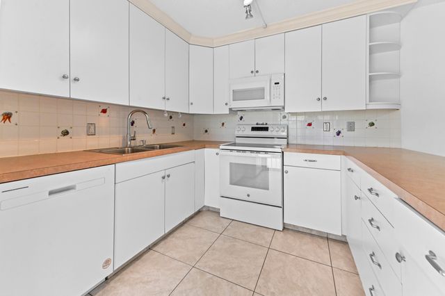 2523 25th Lane, Palm Beach Gardens, FL 33418
