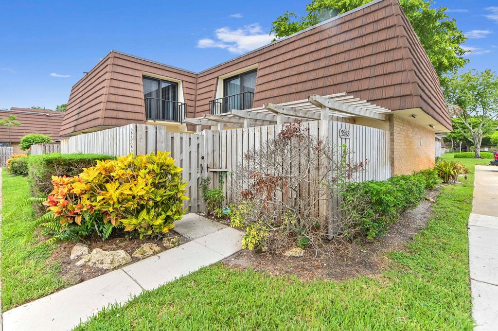 2523 25th Lane, Palm Beach Gardens, FL 33418