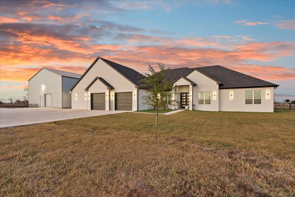 10940 Wedel Cemetery RD, Rogers, TX 76569